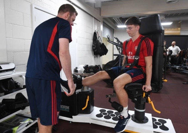 Tierney tập buổi đầu, phá kỷ lục nhảy của Aubameyang - Bóng Đá