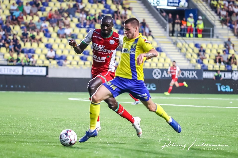CĐV Việt Nam đến sân nhà Sint-Truiden, nhưng Công Phượng được thi đấu - Bóng Đá