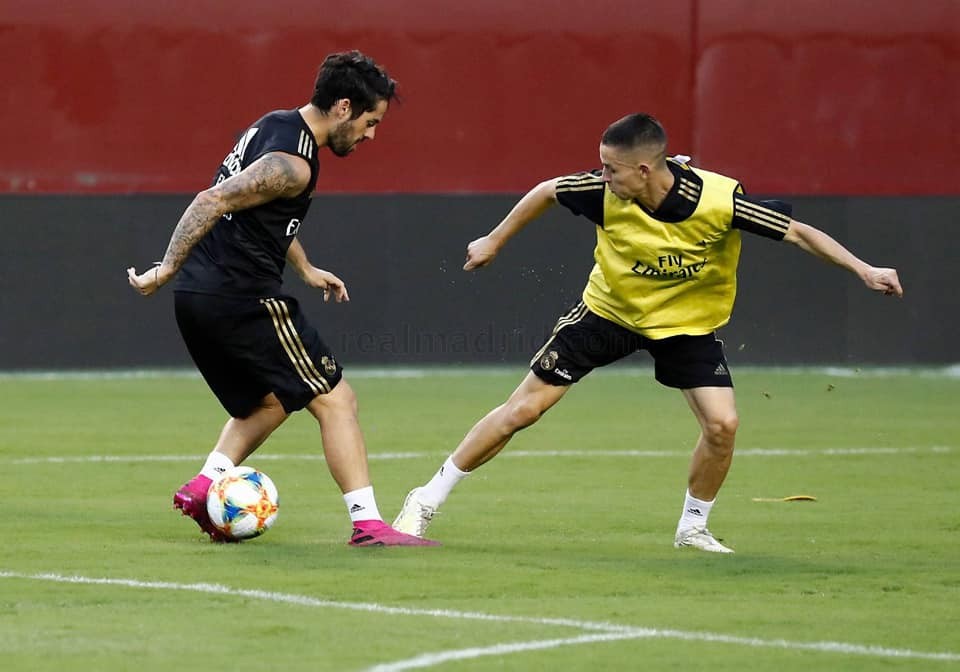 Ảnh Real tập luyện - Bóng Đá