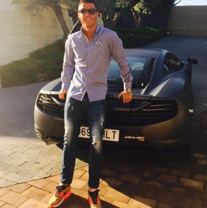 Bộ sưu tập siêu xe của Ronaldo (The Sun) - Bóng Đá