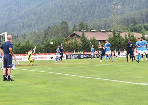 Sao trẻ 19 tuổi chính thức có màn ra mắt Napoli - Bóng Đá