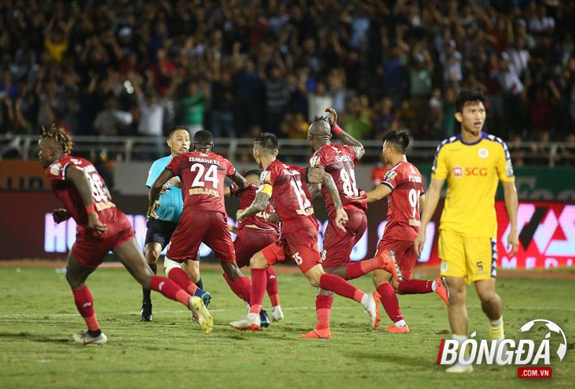 CLB Hà Nội giữa tâm bão và tia hy vọng mang tên Pape Omar - Bóng Đá