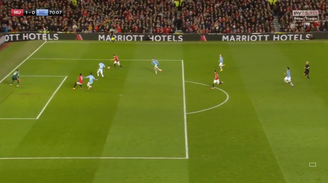 20 hình ảnh thú vị trận derby Manchester: 'Đam mê' United là bất diệt! - Bóng Đá