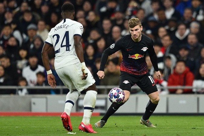 Thua trận, NHM Tottenham điên tiết: 