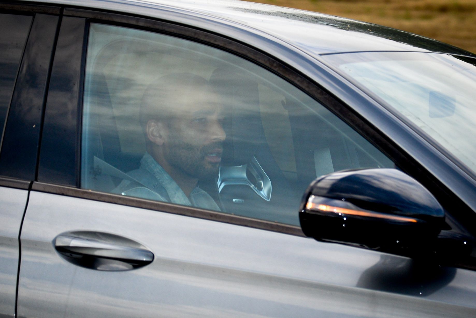 Manchester United players arrive at Carrington on deadline day - Bóng Đá