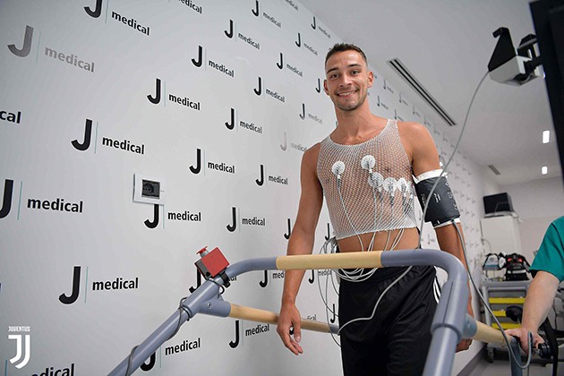 Ảnh Đồng đội Cristiano Ronaldo vui cười trong ngày tập trung - Bóng Đá