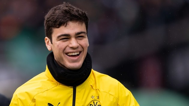 USMNT hopeful Gio Reyna back for Dortmund, Favre admits Bundesliga return a 'danger' - Bóng Đá