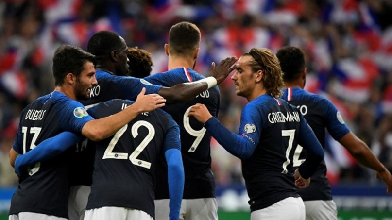 Bundesliga đang có 2 chân chạy cánh hàng đầu châu Âu - Bóng Đá