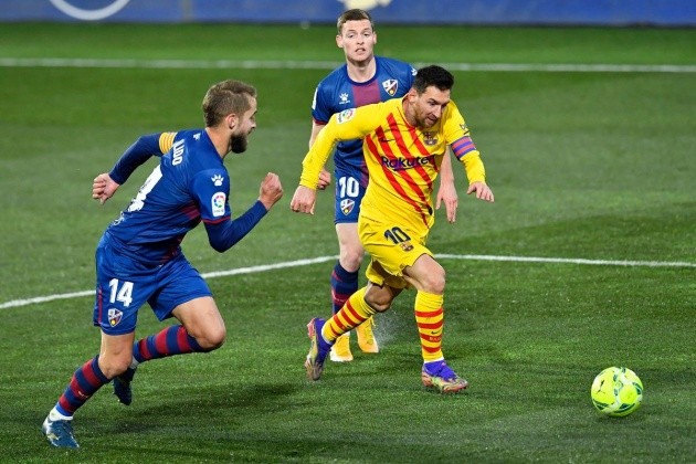 Ronald Koeman thừa nhận Barcelona cần 