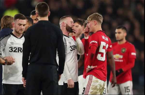 Bật bãi khỏi FA Cup, Rooney kéo 1 đàn em lại nói chuyện - Bóng Đá