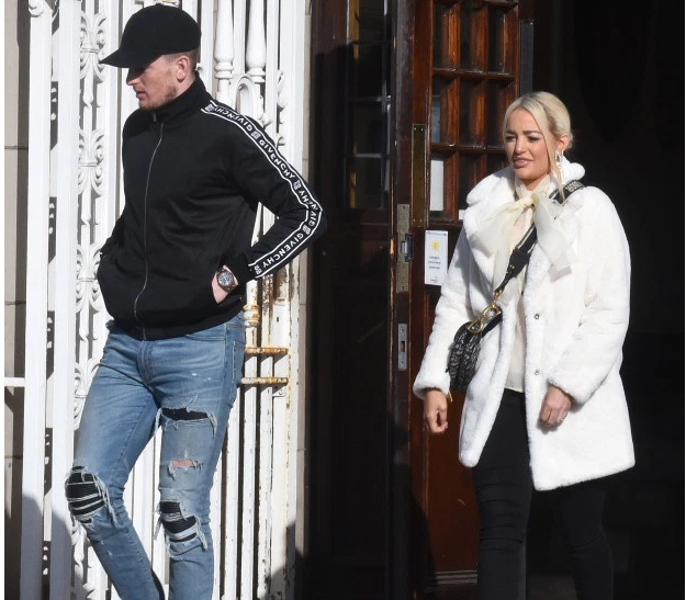 Mặc quần rách, sao tuyển Anh vẫn hồn nhiên 