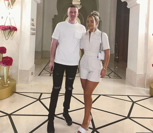 Mặc quần rách, sao tuyển Anh vẫn hồn nhiên 