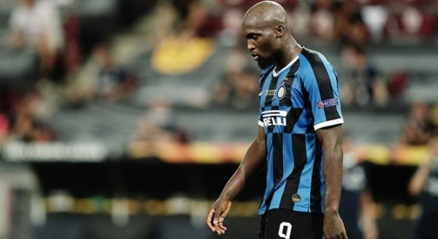 Romelu Lukaku REFUSES to collect runners-up medal after Europa League final  - Bóng Đá