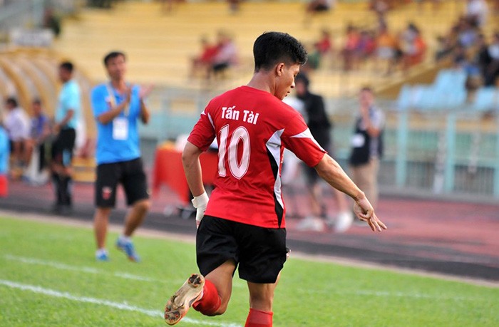 Huỳnh Tấn Tài - Hồ Tuấn Tài và câu chuyện đổi vận từ chiếc áo số 10 - Bóng Đá