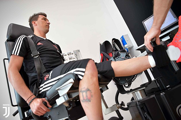 Ảnh Đồng đội Cristiano Ronaldo vui cười trong ngày tập trung - Bóng Đá