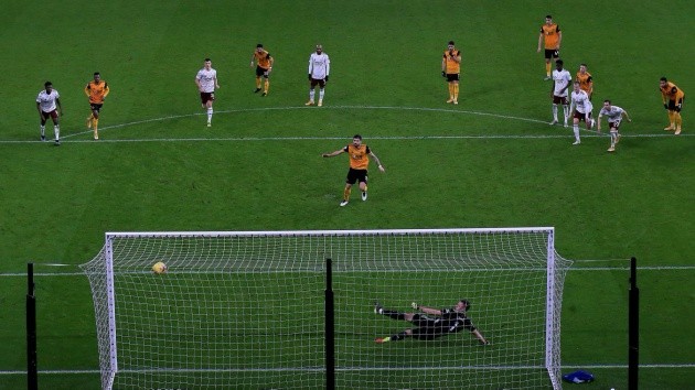 Cú đánh đầu chuẩn mực của Cavani, hàng thủ Liverpool chết lặng và những hình ảnh ấn tượng nhất - Bóng Đá