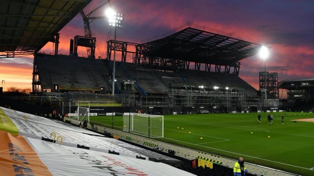 Cú đánh đầu chuẩn mực của Cavani, hàng thủ Liverpool chết lặng và những hình ảnh ấn tượng nhất - Bóng Đá