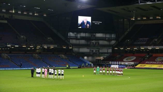 Cú đánh đầu chuẩn mực của Cavani, hàng thủ Liverpool chết lặng và những hình ảnh ấn tượng nhất - Bóng Đá