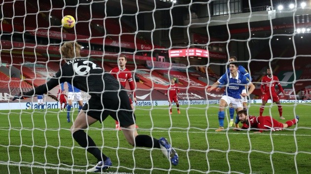 Cú đánh đầu chuẩn mực của Cavani, hàng thủ Liverpool chết lặng và những hình ảnh ấn tượng nhất - Bóng Đá