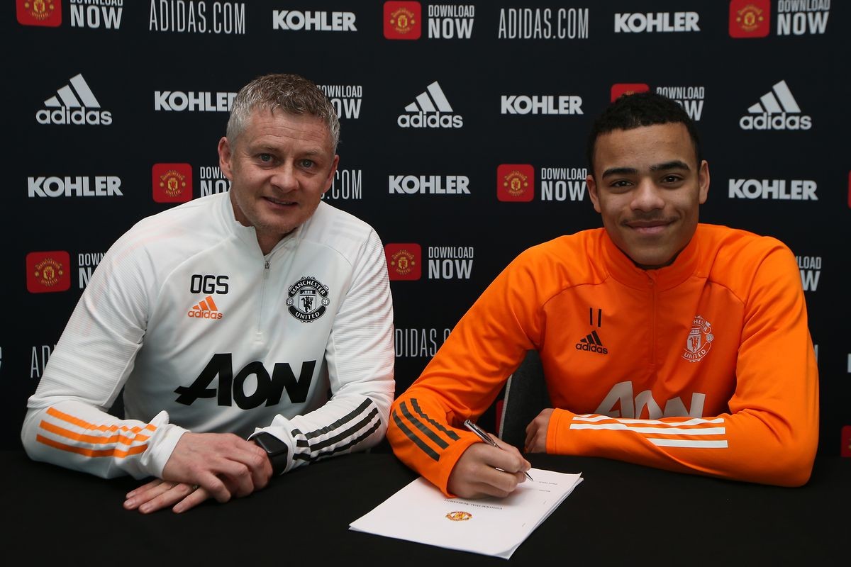 Inside the crazy world of parent-agents demanding their sons are guaranteed minutes – and even new houses - Bóng Đá