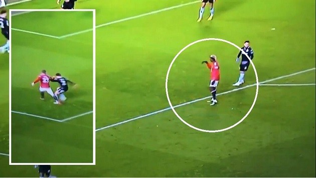 Pogba bảo Luke Shaw nên ăn vạ sau pha va chạm nhẹ - Bóng Đá