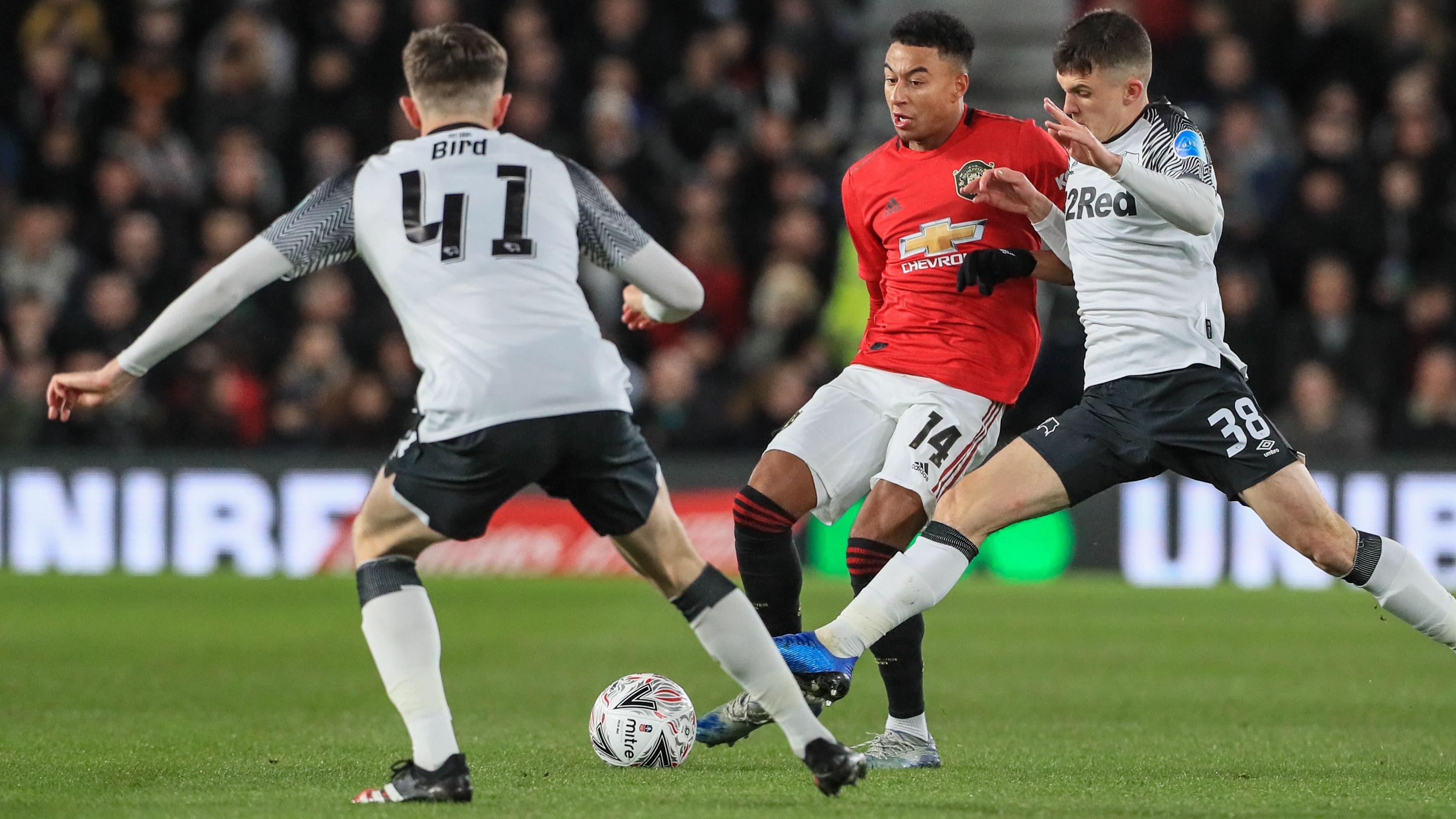 Thi triển tuyệt chiêu của Ramos, Lingard quyết 