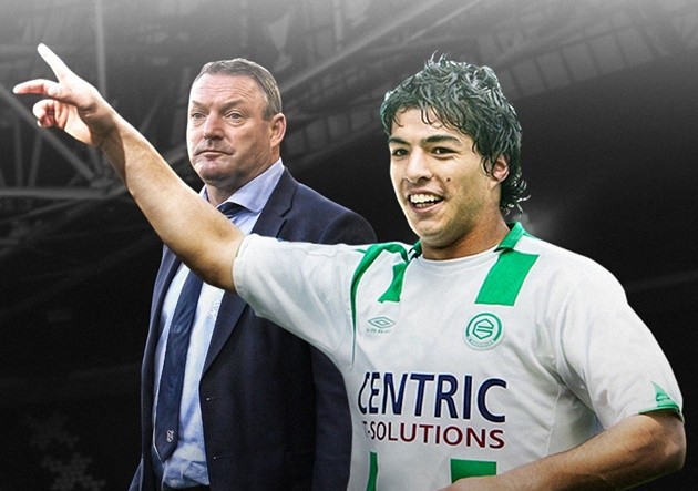 Suarez qua tay 13 HLV - Bóng Đá