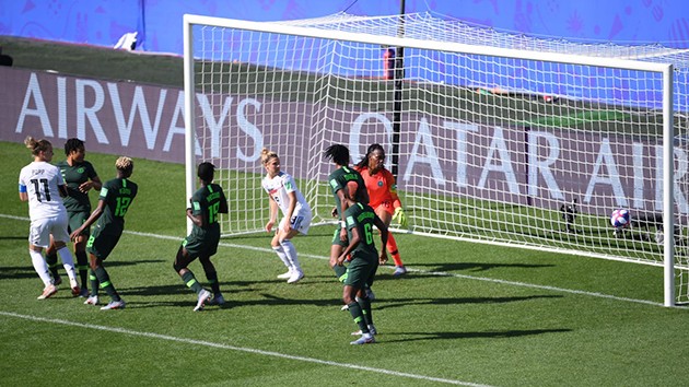 ẢNH SAU TRẬN: NỮ ĐỨC THẮNG NIGERIA - Bóng Đá