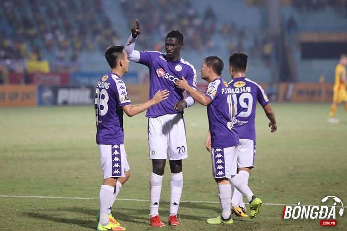 Dư âm vòng 20 V-League: TP.HCM hụt hơi, Sanna Khánh Hoá vùng lên - Bóng Đá