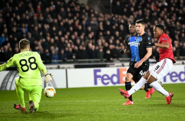 Martial ngừng ăn mừng, chấn chỉnh Pereira - Bóng Đá