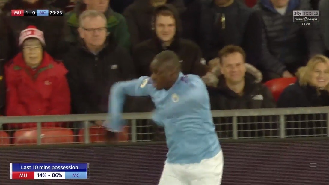 20 hình ảnh thú vị trận derby Manchester: 'Đam mê' United là bất diệt! - Bóng Đá