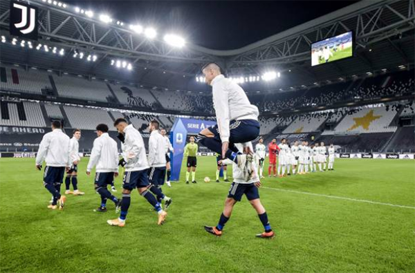 Ronaldo khiến cầu thủ đối phương há hốc mồm vì 1 khoảnh khắc thiên tài - Bóng Đá