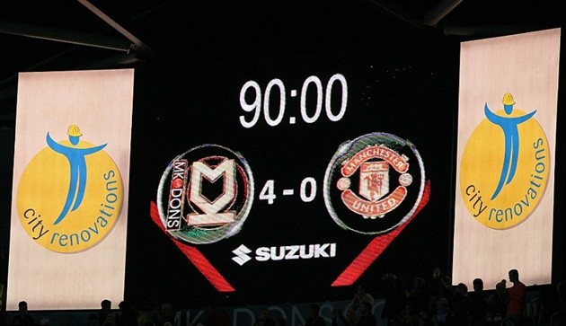 10 sự kiện 'ngớ ngẩn, hài hước, cay đắng' của Man Utd và Arsenal - Bóng Đá