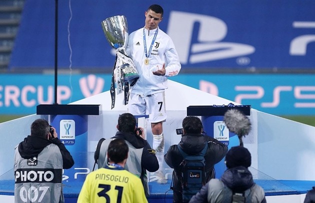 Ronaldo sống ảo - Bóng Đá