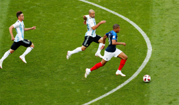 Mbappe hóa cỗ máy F1, đạt tốc độ 