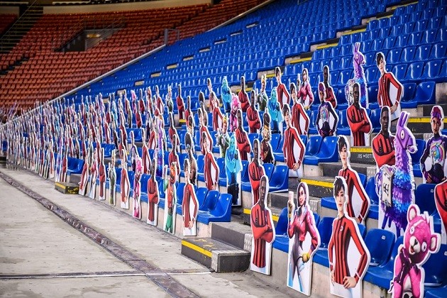 AC Milan filled the San Siro with Fortnite cutouts  - Bóng Đá