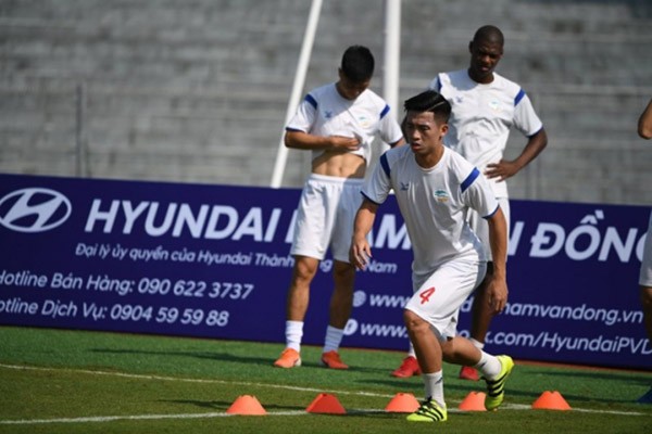 Thêm 1 trụ cột hàng thủ gặp vấn đề sức khoẻ, thầy Park có lo lắng? - Bóng Đá