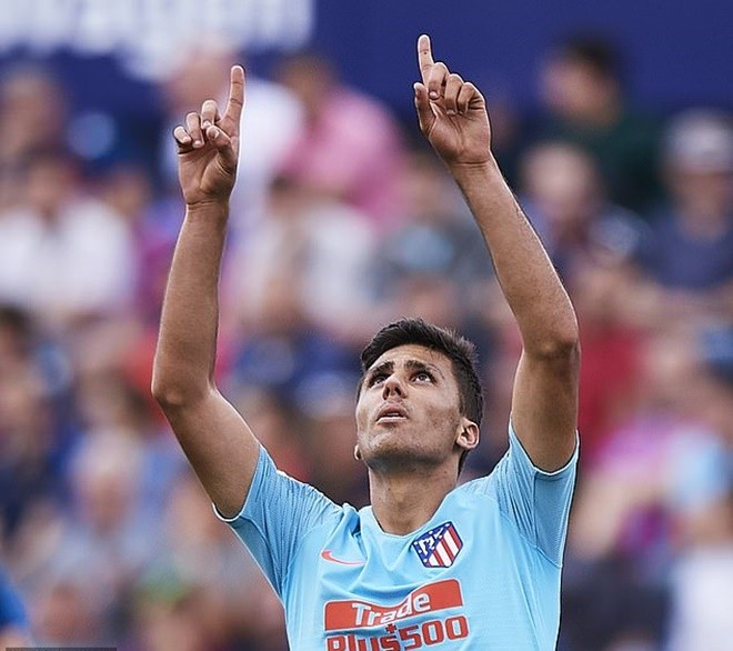 How Rodri compares to the deep-lying midfielders of Man City’s top-six rivals - Bóng Đá