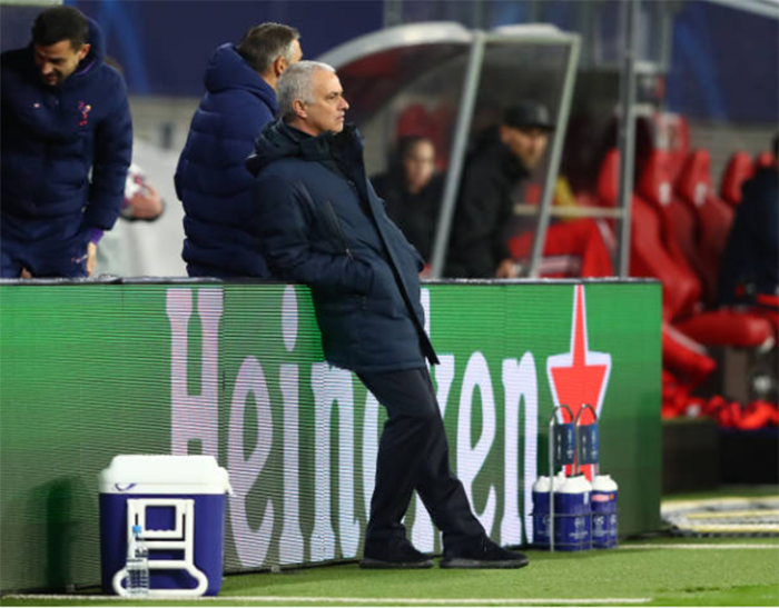 Jose Mourinho và 50 sắc thái ở trận thua Leipzig: Thần thờ và bất lực - Bóng Đá
