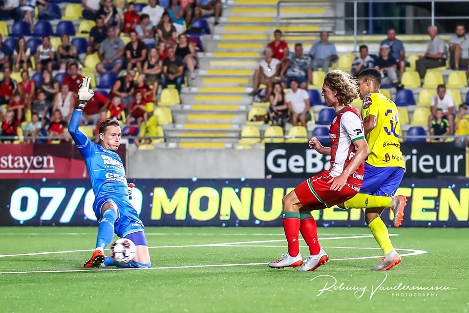 CĐV Việt Nam đến sân nhà Sint-Truiden, nhưng Công Phượng được thi đấu - Bóng Đá