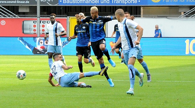 Ảnh trận: Đè bẹp tân binh Bundesliga, 'Đại bàng xanh' thị uy sức mạnh - Bóng Đá