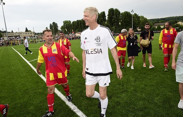 Wenger's still got it! Former Arsenal boss, 69, rolls back the years at charity match - Bóng Đá