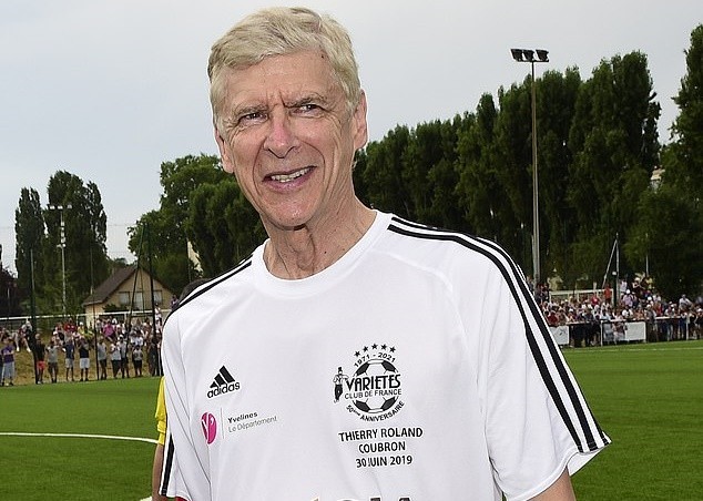 Wenger's still got it! Former Arsenal boss, 69, rolls back the years at charity match - Bóng Đá