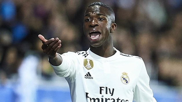Vinicius khiến Zidane và Perez bất hòa - Bóng Đá