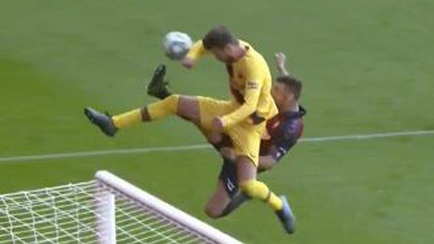 Chỉ 3 vòng đấu, Barca đã phải trả giá cho việc lơ là đầu tư phòng ngự - Bóng Đá