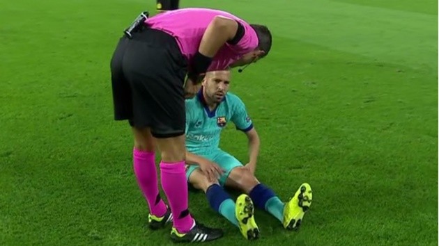 Jordi Alba dính chấn thương đùi - Bóng Đá