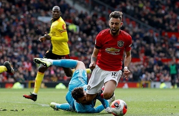 Ảnh Fernandes ghi bàn và ăn mừng - Bóng Đá