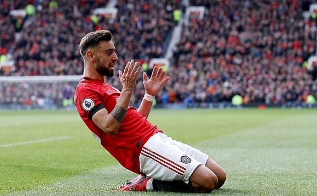 Ảnh Fernandes ghi bàn và ăn mừng - Bóng Đá