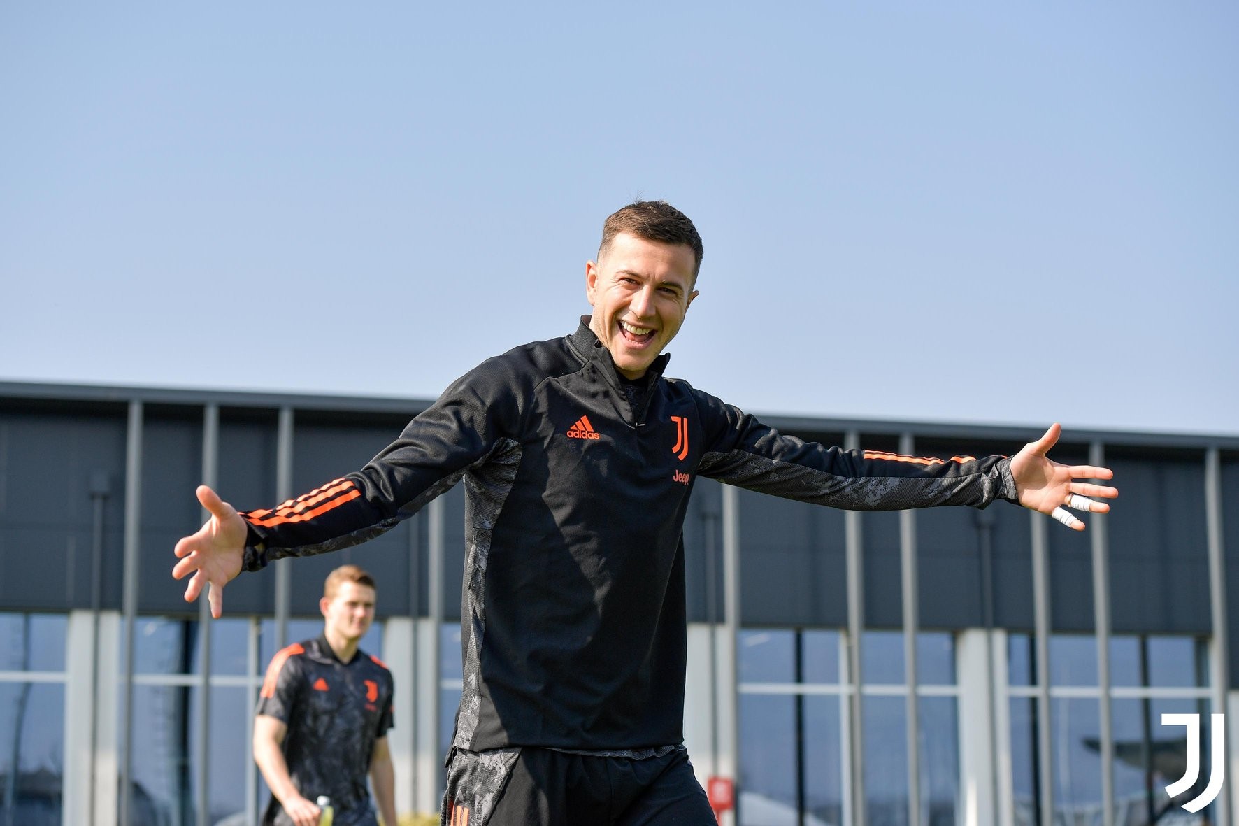 Khó khăn chồng chất, Ronaldo và đồng đội vẫn lộ hình ảnh khó tin - Bóng Đá