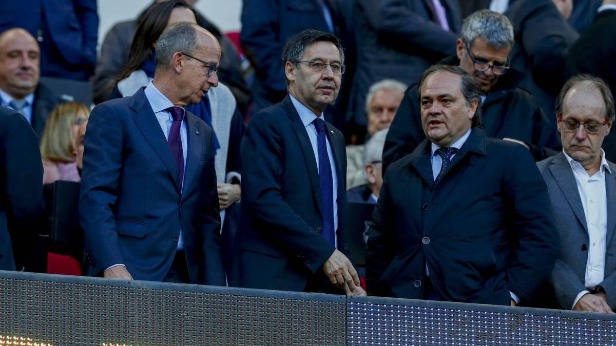 Cờ trắng tràn ngập Camp Nou, cuộc 